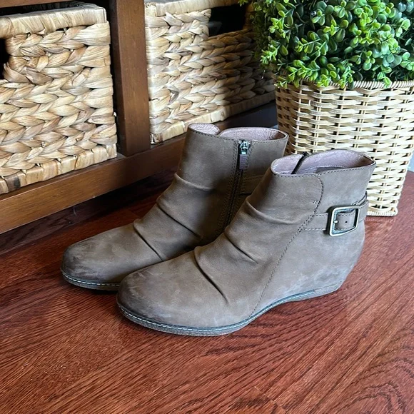 Dansko Burnished Nubuck Lia Wedge Bootie Size 40 (9.5) - Picture 4 of 14